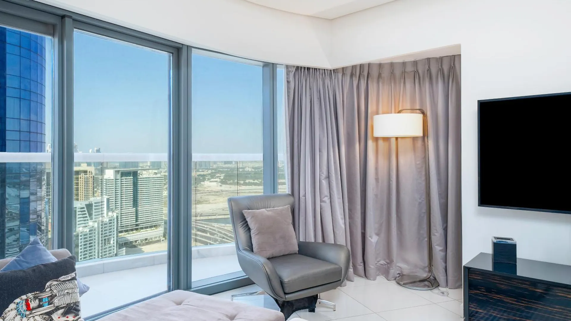 Apartment Luxe Living Redefined Spacious 3Br Haven In Damac Towers By Paramount, Stunning Views, Elite Amenities Dubai